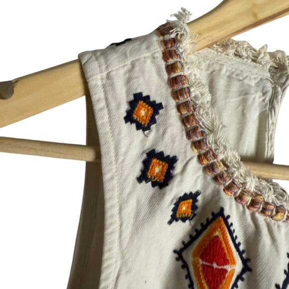 Anthropologie Akemi + Kin Reagan White Boho Embroidered Shift Mini Dress Size 0 - Picture 4 of 14